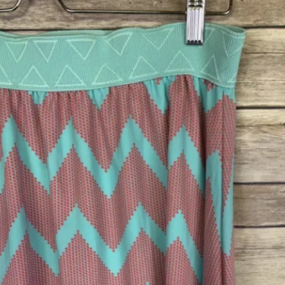 New LuLaRoe Lola XL Skirt with elastic waist band - Picture 3 of 11